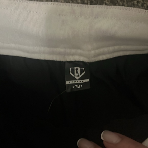 B101 black shorts with liner, youth medium - Picture 2 of 3